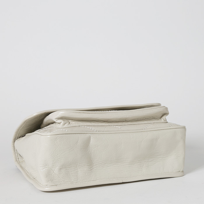 Bolso bandolera Saint Laurent  Niki modelo mediano  en cuero blanco - Detail D5