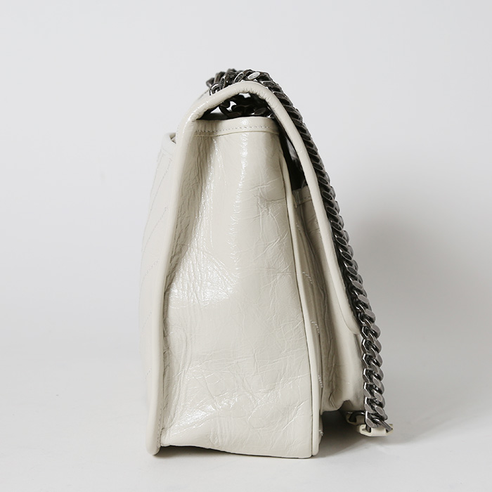 Sac bandoulière Saint Laurent  Niki moyen modèle  en cuir blanc - Detail D6