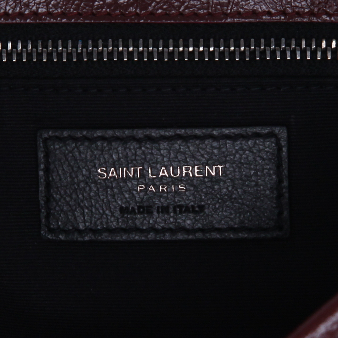 Sac bandoulière Saint Laurent Niki moyen modèle en cuir bordeaux - Detail D9