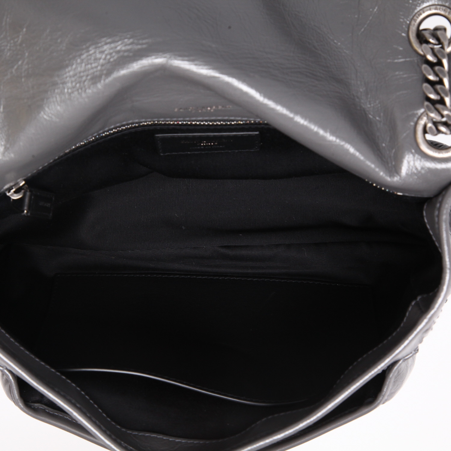 Bolso bandolera Saint Laurent «Niki», modelo mediano, de piel acolchada con diseño en espiga gris - Detail D8