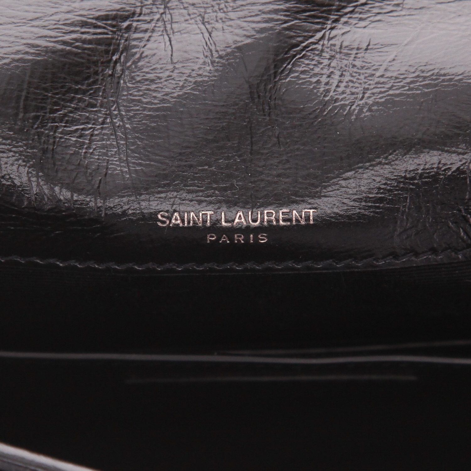 Bolso bandolera Saint Laurent  Niki Baby en cuero acolchado con motivos de espigas negro - Detail D2