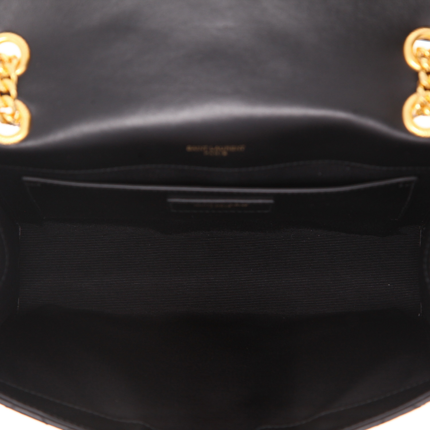 Bolso bandolera Saint Laurent  Enveloppe modelo mediano  en cuero acolchado negro - Detail D3