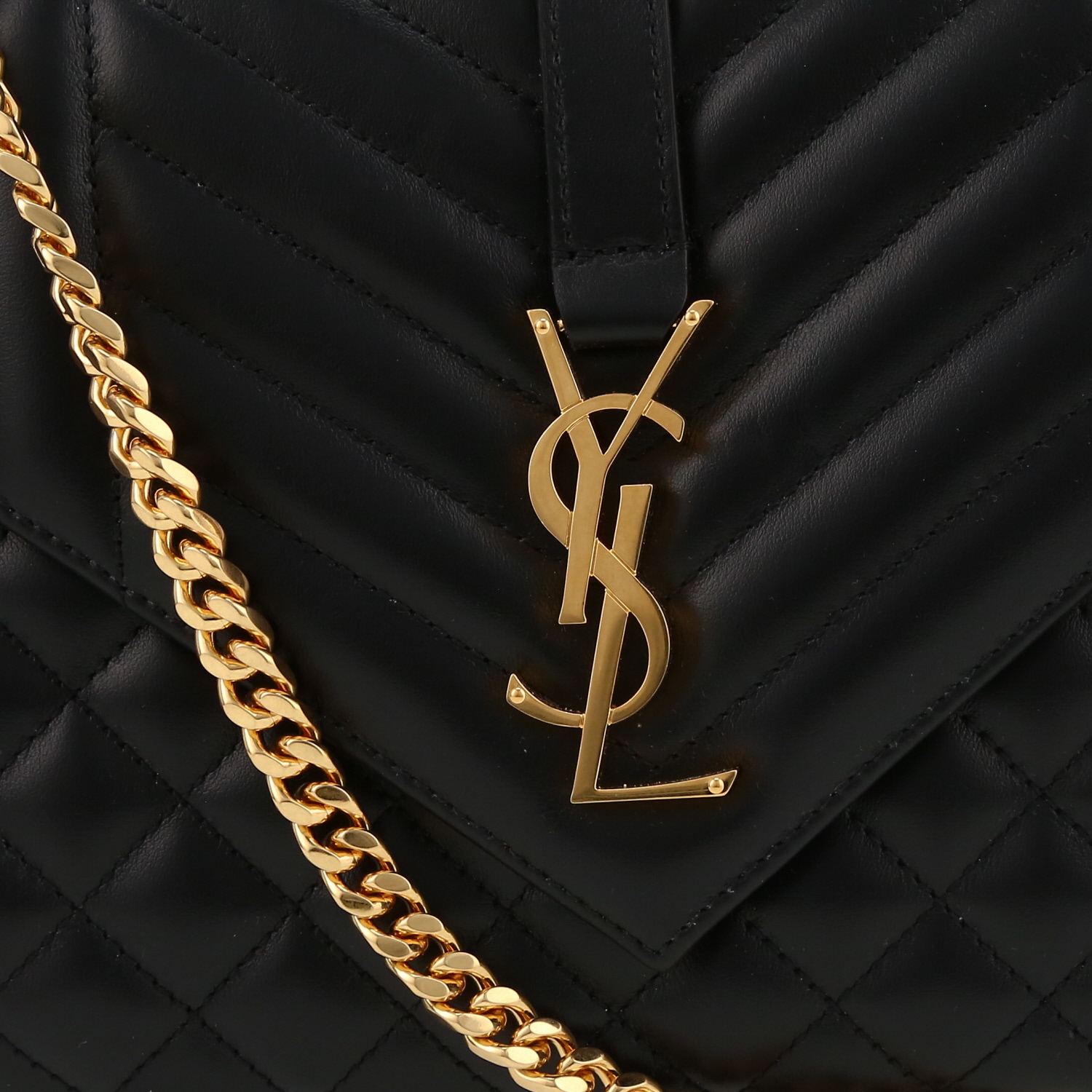 Sac bandoulière Saint Laurent  Enveloppe moyen modèle  en cuir matelassé noir - Detail D1