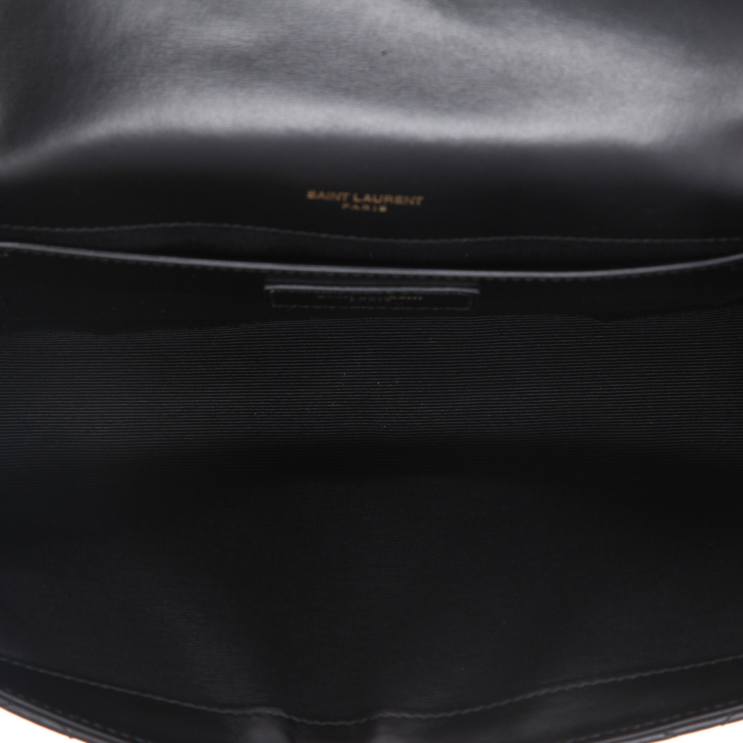Sac bandoulière Saint Laurent  Enveloppe moyen modèle  en cuir matelassé noir - Detail D8