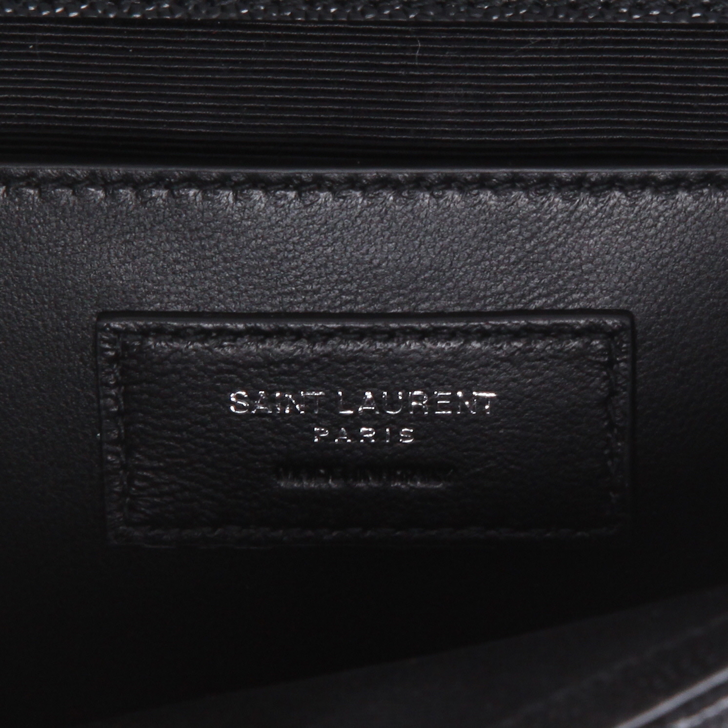 Borsa a tracolla Saint Laurent  Enveloppe modello medio  in pelle martellata e trapuntata nera - Detail D9