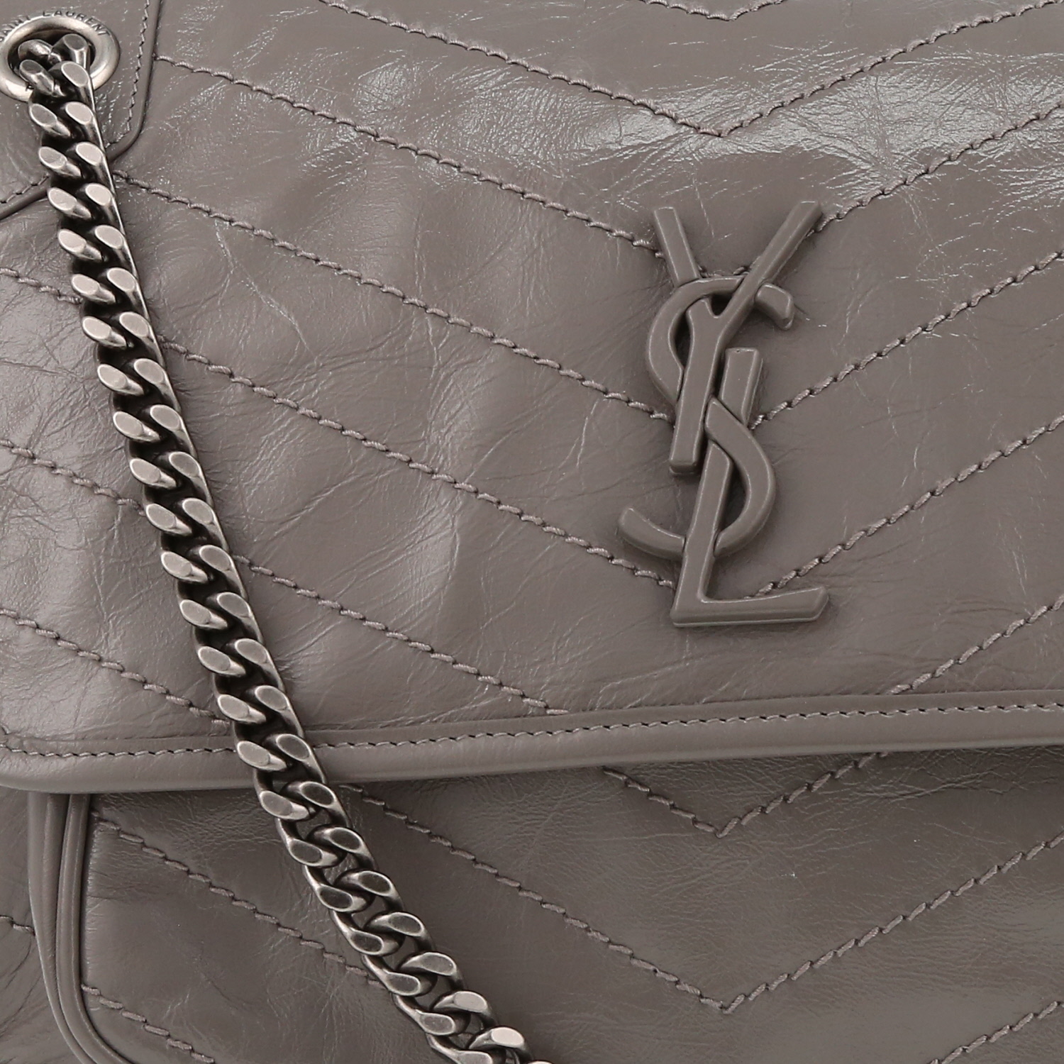 Sac bandoulière Saint Laurent  Niki moyen modèle  en cuir taupe - Detail D1
