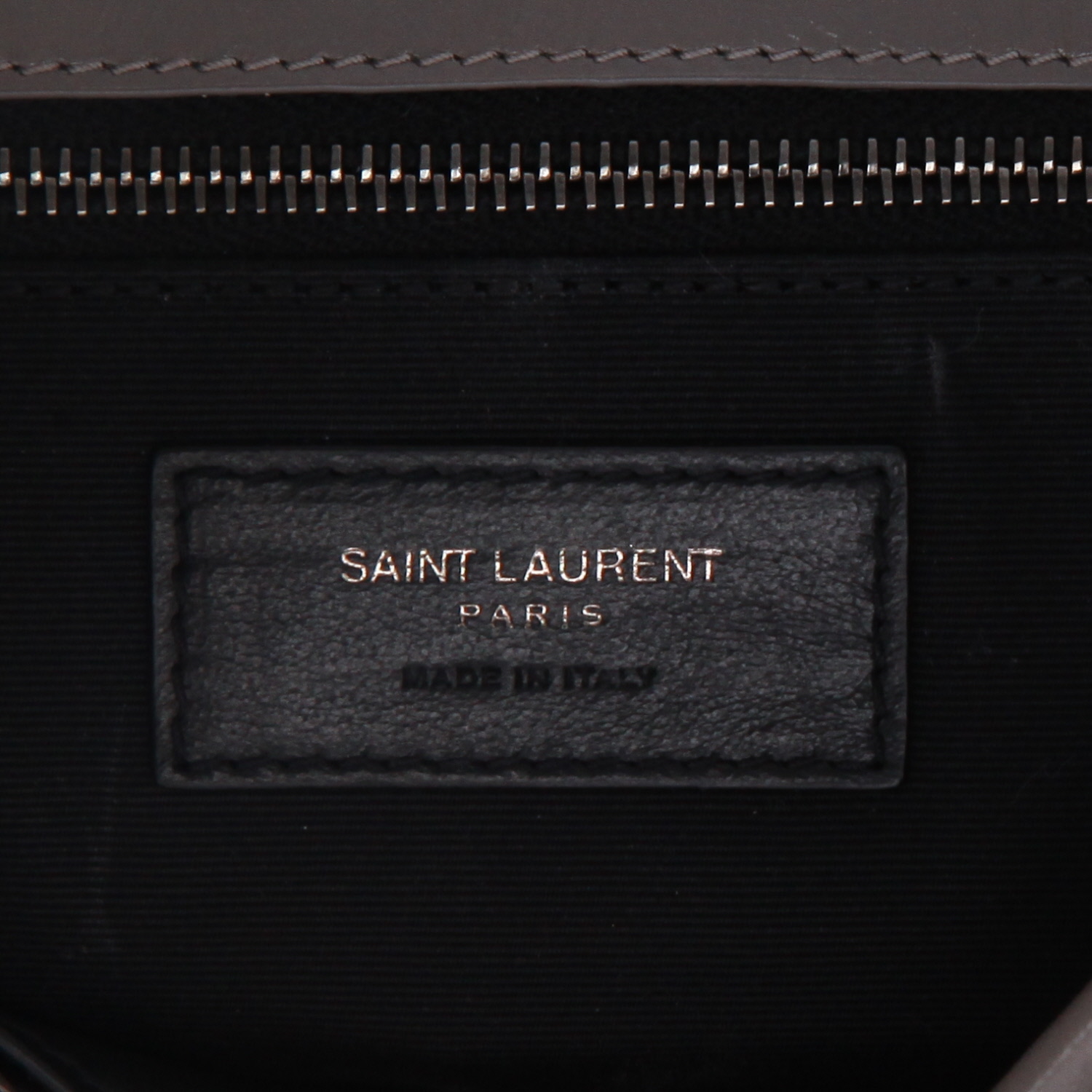 Bolso bandolera Saint Laurent  Niki modelo mediano  en cuero color topo - Detail D9