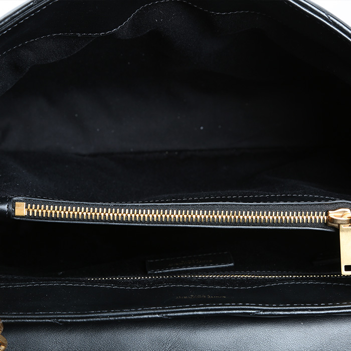 Sac bandoulière Saint Laurent Loulou moyen modèle en cuir matelassé chevrons noir - Detail D2
