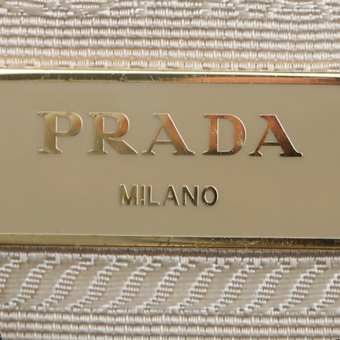 Bolso de mano Prada  Galleria en cuero saffiano beige y blanco - Detail D4