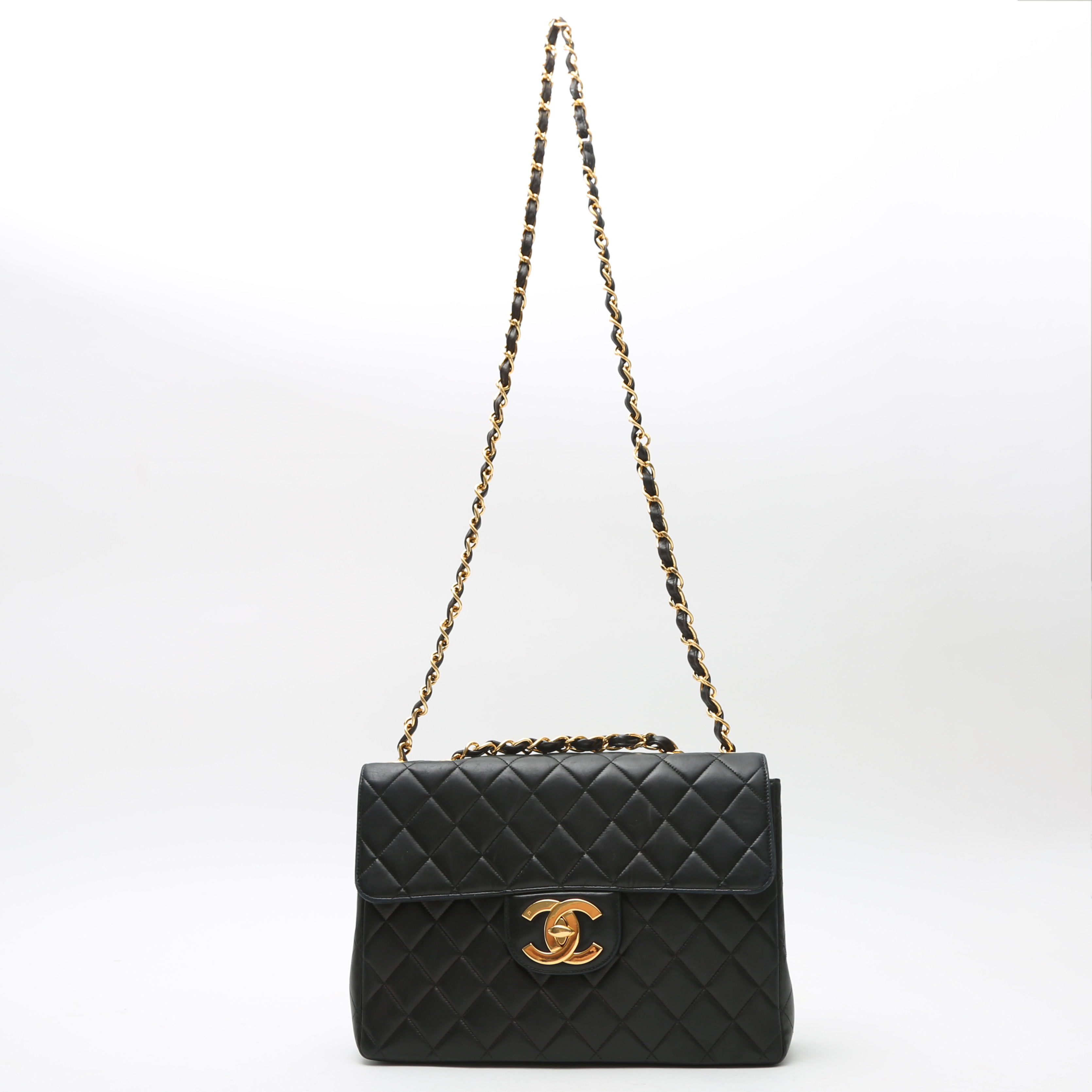 Borsa a tracolla Chanel  Timeless Jumbo in pelle trapuntata nera - Detail D2