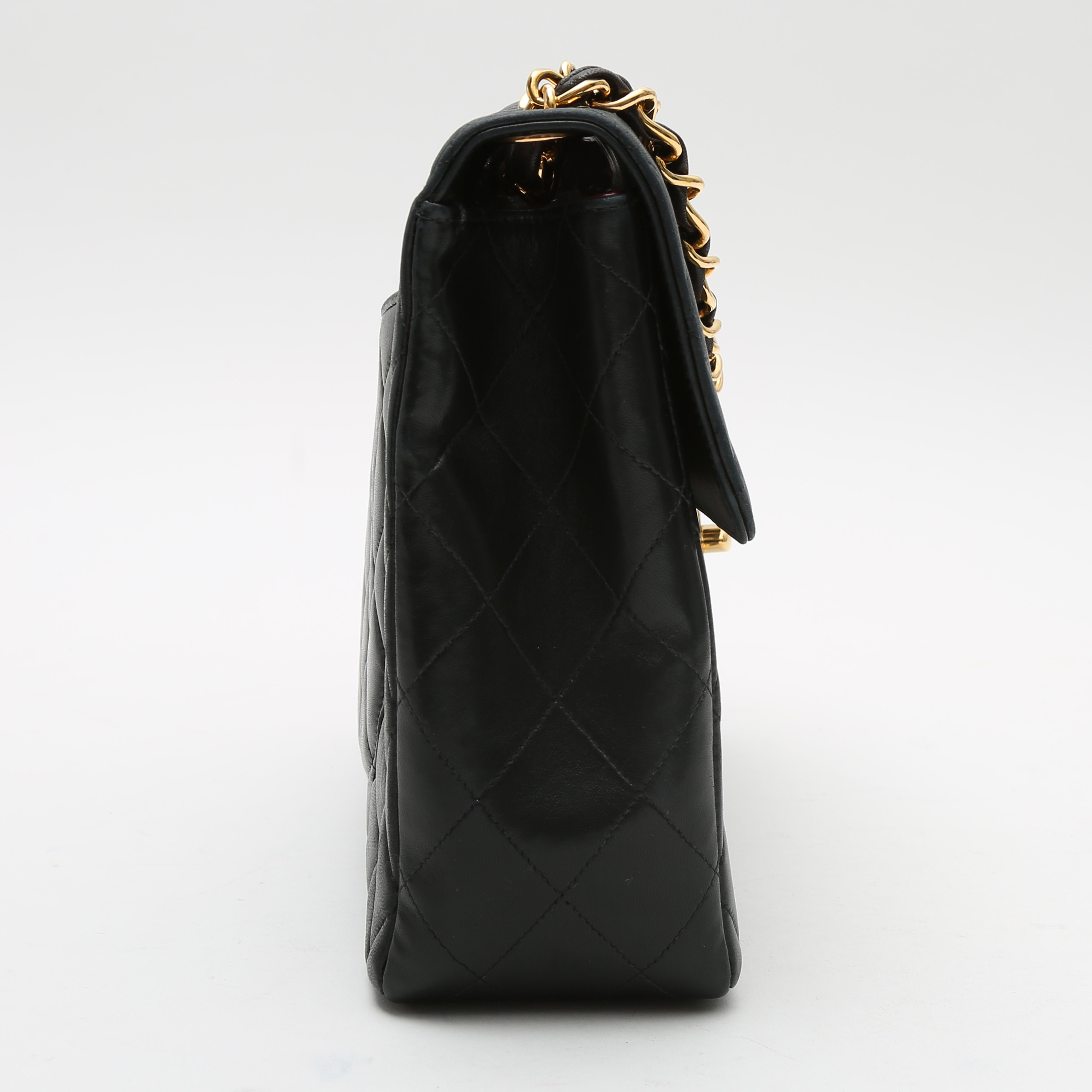 Bolso bandolera Chanel  Timeless Jumbo en cuero acolchado negro - Detail D7