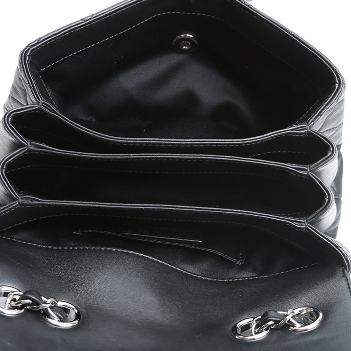 Bolso bandolera Chanel  Timeless Petit en cuero acolchado negro - Detail D3
