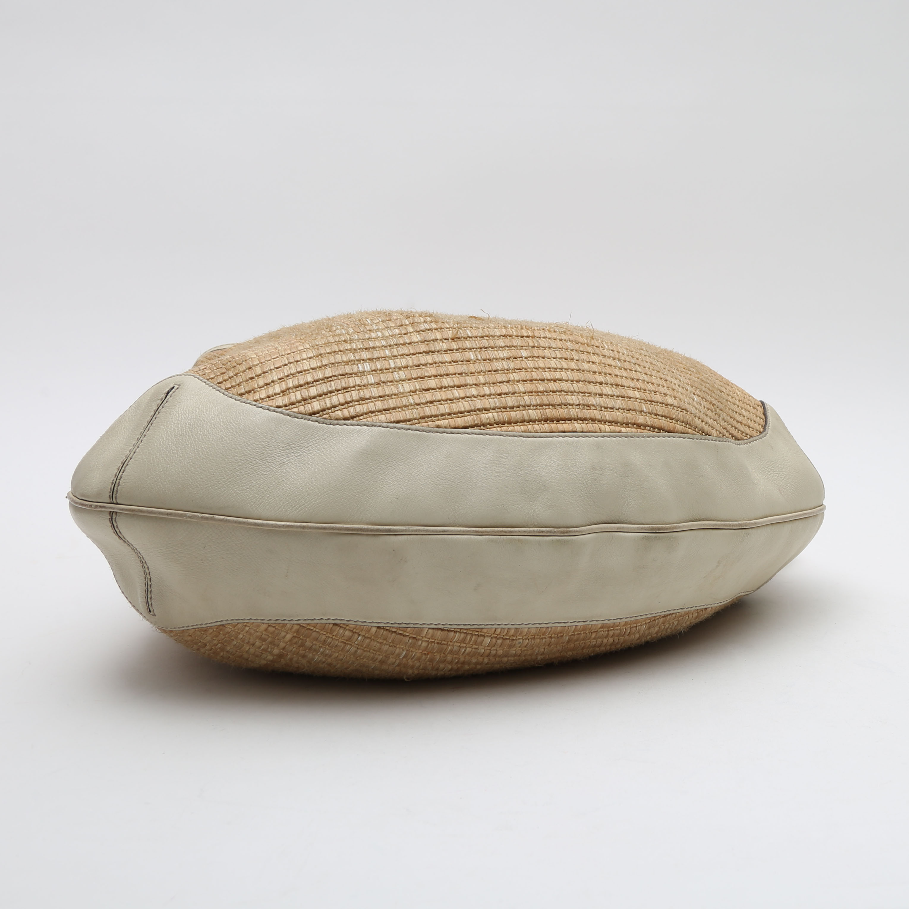 Bolso de mano Gucci  Bamboo en raffia y cuero beige - Detail D4