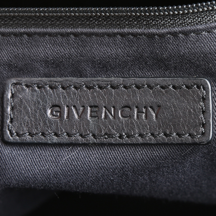 Sac à main Givenchy Antigona moyen modèle en cuir marron et noir - Detail D4