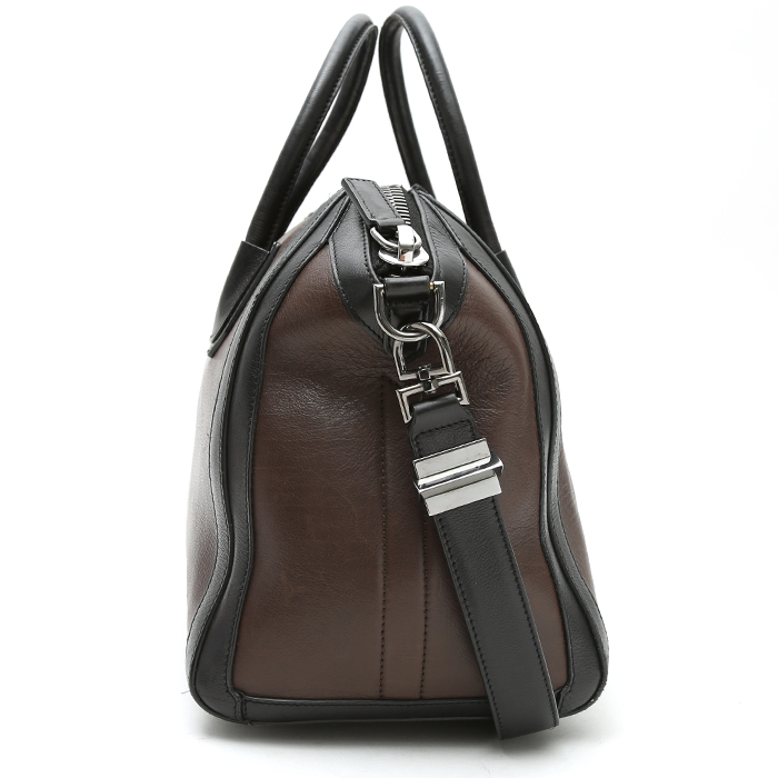 Sac à main Givenchy Antigona moyen modèle en cuir marron et noir - Detail D7