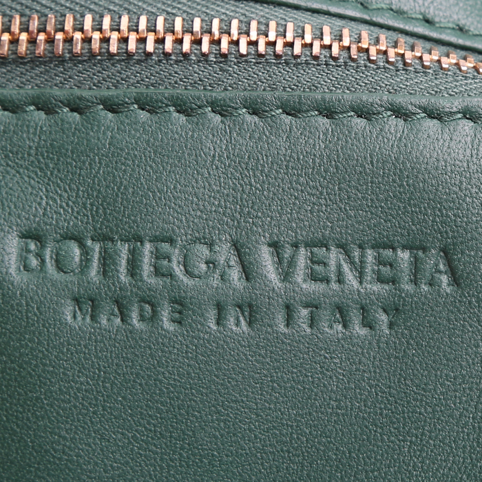 Borsa a tracolla Bottega Veneta  Cassette in pelle intrecciata verde-pino - Detail D4