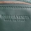 Bottega Veneta  Cassette shoulder bag  in green braided leather - Detail D4 thumbnail