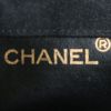 Borsa a tracolla Chanel  Vintage in tessuto scamosciato nero - Detail D4 thumbnail