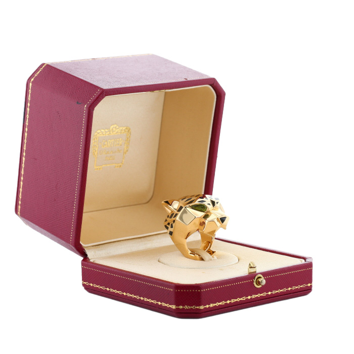 Bague Cartier Panthère en or jaune, laque et péridots - Detail D2