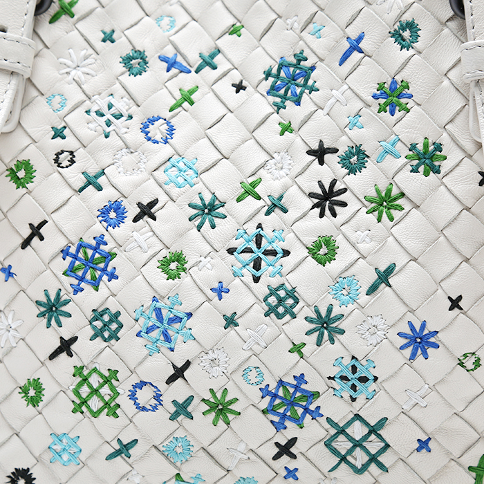 Sac à main Bottega Veneta   en cuir tressé blanc - Detail D1