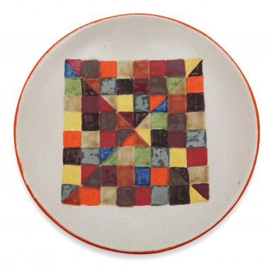 Bruno Gambone, Plat décoratif à décor d'un damier, en grès émaillé, signé, des années 1970