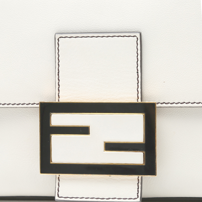 Sac à main Fendi  Mamma Baguette en cuir blanc - Detail D1