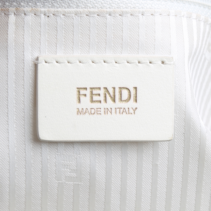 Bolso de mano Fendi  Mamma Baguette en cuero blanco - Detail D4