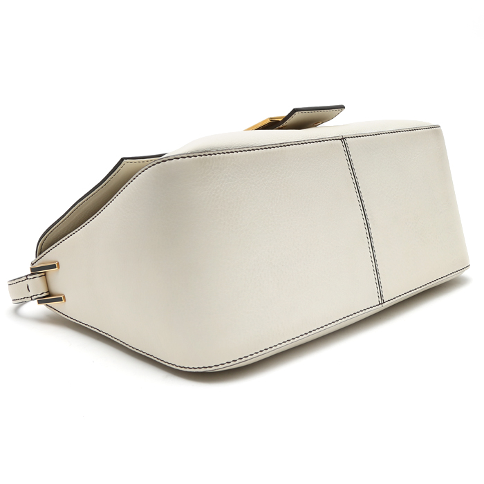 Fendi  Mamma Baguette handbag  in white leather - Detail D5