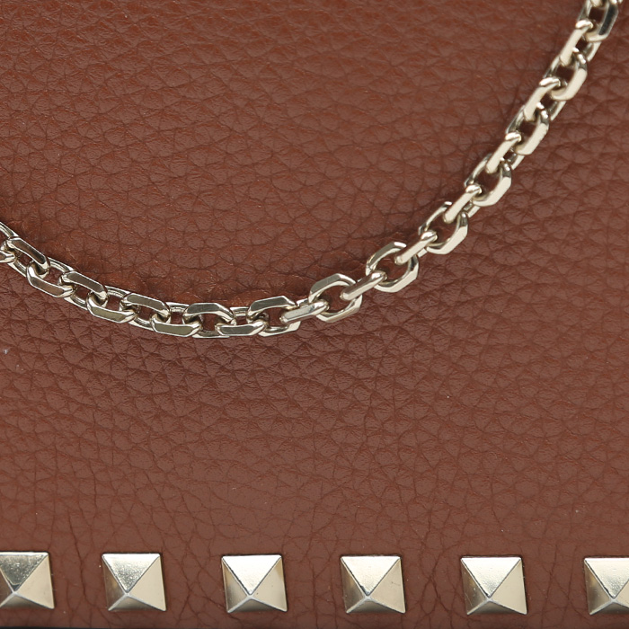 Valentino Garavani  Rockstud shoulder bag  in gold leather - Detail D1