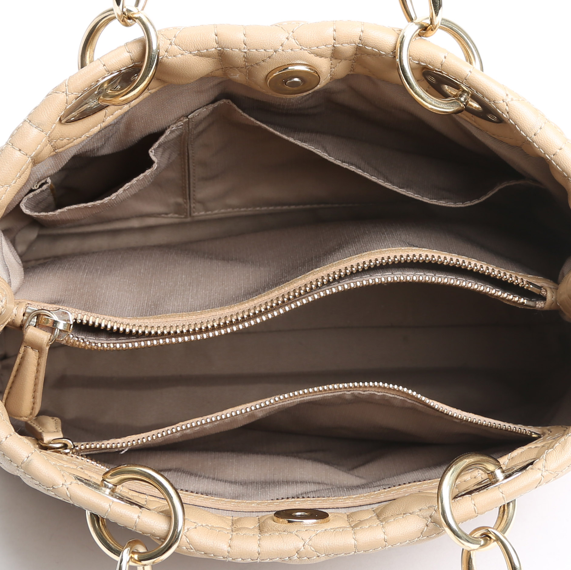 Sac cabas Dior  Dior Soft en cuir matelassé beige - Detail D2