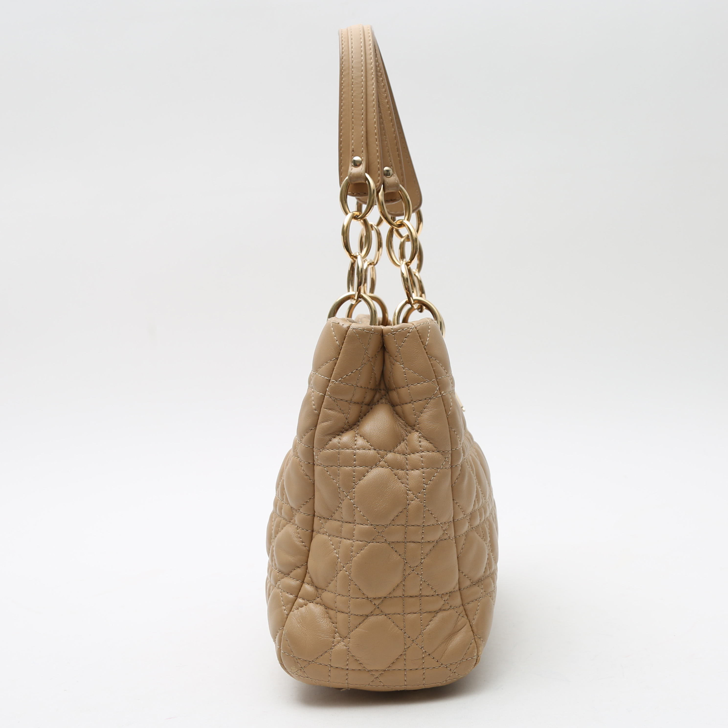 Sac cabas Dior  Dior Soft en cuir matelassé beige - Detail D6