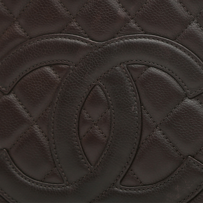 Sac cabas Chanel  Shopping GST en cuir grainé matelassé marron - Detail D1
