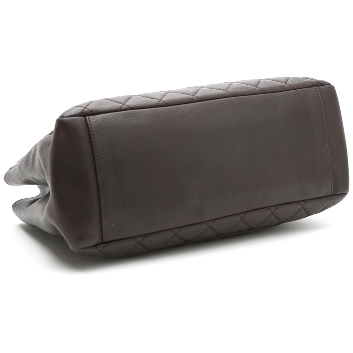 Chanel  Shopping GST shopping bag  in brown quilted grained leather - Detail D4