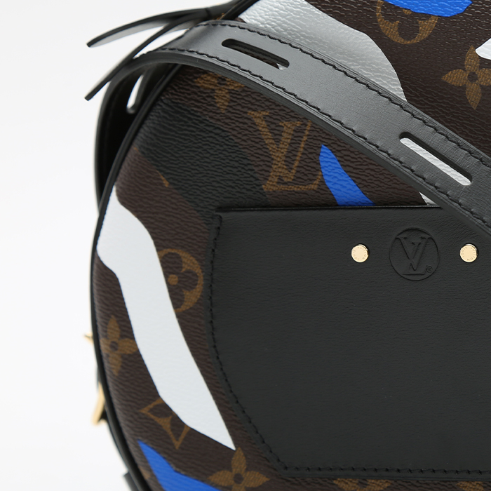 Sac à main Louis Vuitton  Boîte chapeau en toile monogram marron et cuir noir - Detail D1