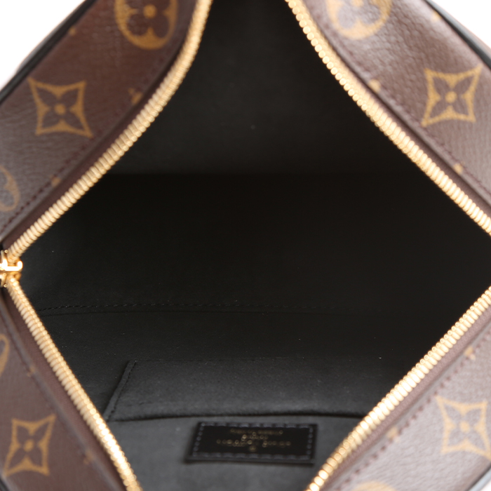 Louis Vuitton  Boîte chapeau handbag  in brown monogram canvas  and black leather - Detail D3