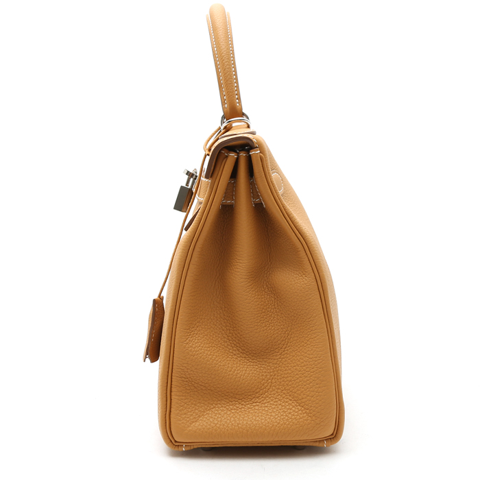 Sac à main Hermès  Kelly 28 cm en cuir togo beige Camel - Detail D6