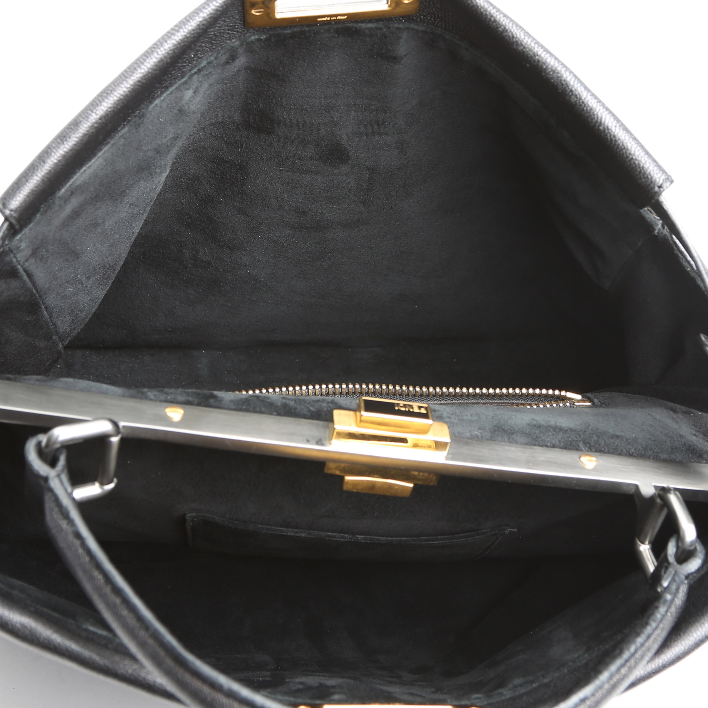 Bolso de mano Fendi  Peekaboo modelo grande  en cuero negro - Detail D3