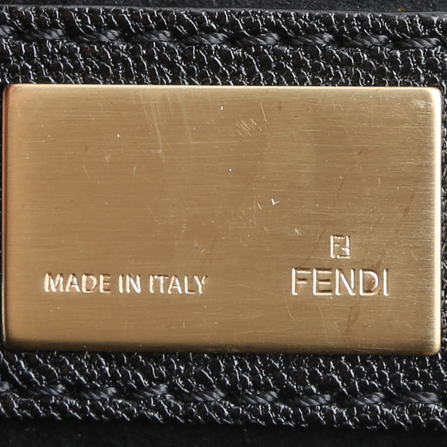 Bolso de mano Fendi  Peekaboo modelo grande  en cuero negro - Detail D4