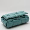 Bottega Veneta  Padded Cassette shoulder bag  in blue intrecciato leather - Detail D4 thumbnail