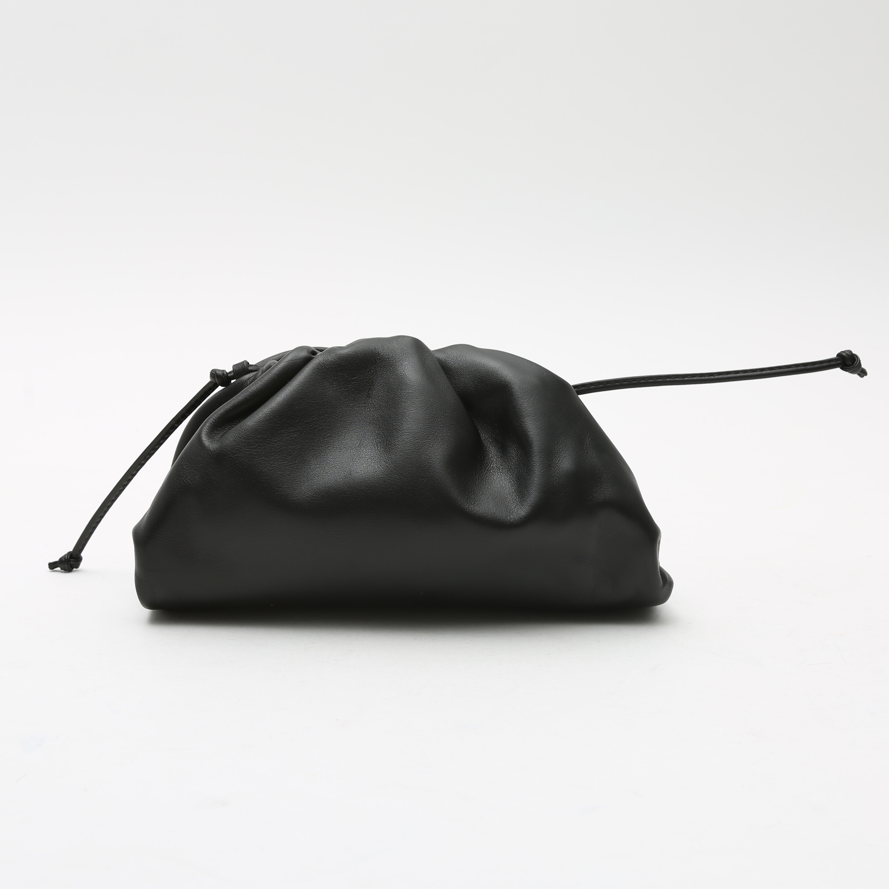 BOTTEGA VENETA 22SS THE MINI POUCH クラッチ Bottega Veneta Mini Intrecciato Leather Pouch Clutch | Saks