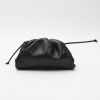 Bottega Veneta  Pouch mini  handbag/clutch  in black leather - Detail D8 thumbnail