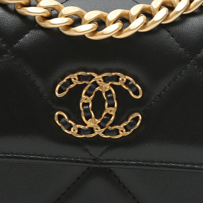 Borsa a tracolla Chanel  19 mini  in pelle trapuntata nera - Detail D1