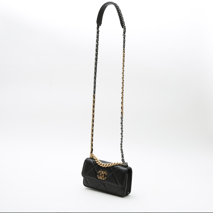 Sac bandoulière Chanel  19 mini  en cuir matelassé noir - Detail D2