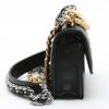 Bolso bandolera Chanel  19 mini  en cuero acolchado negro - Detail D6 thumbnail