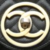 Mochila Chanel  Vintage en cuero granulado negro - Detail D1 thumbnail