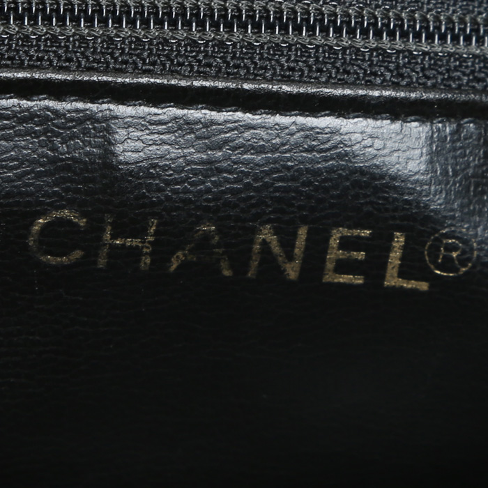 Mochila Chanel  Vintage en cuero granulado negro - Detail D4