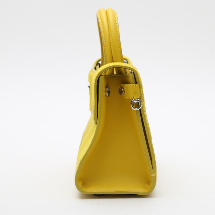 Bolso de mano Dior  Diorever en piel de potro amarilla y cuero amarillo - Detail D7