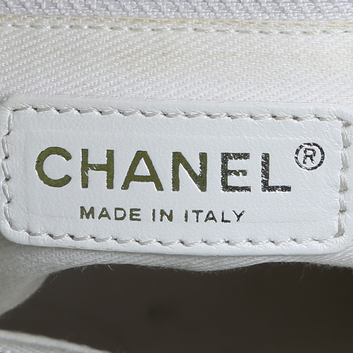 Borsa da spalla o a mano Chanel  Shopping GST modello grande  in pelle martellata e trapuntata bianca - Detail D3