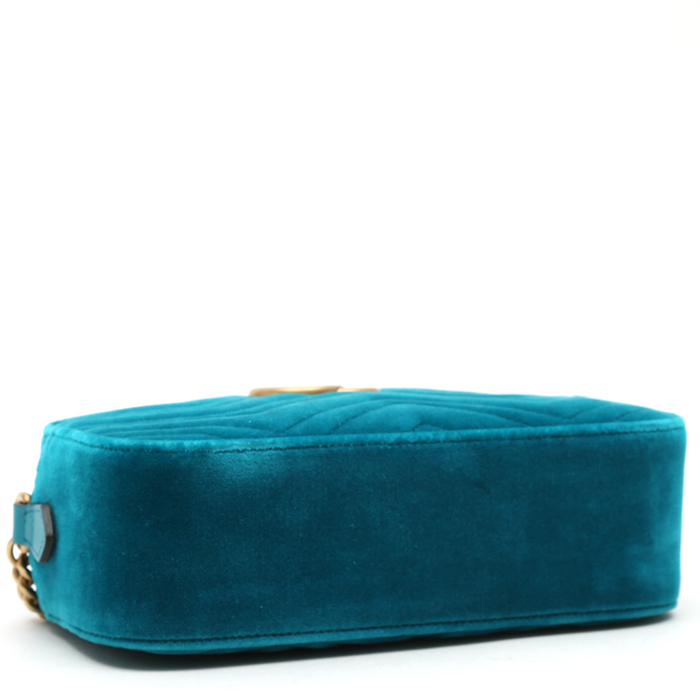 Sac bandoulière Gucci GG Marmont Camera en velours matelassé bleu - Detail D5