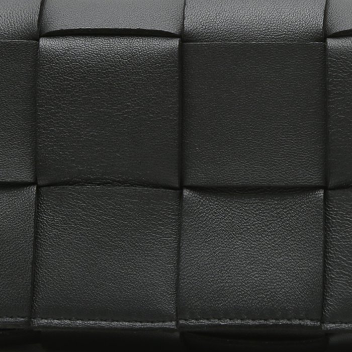 Bottega Veneta  Cassette pouch  in black intrecciato leather - Detail D1